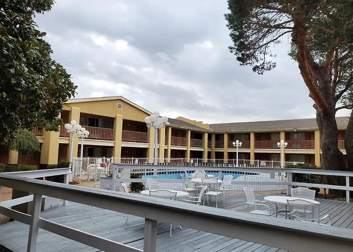 Days Inn By Wyndham Lawton