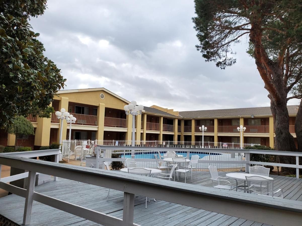 Days By Wyndham Motel Lawton